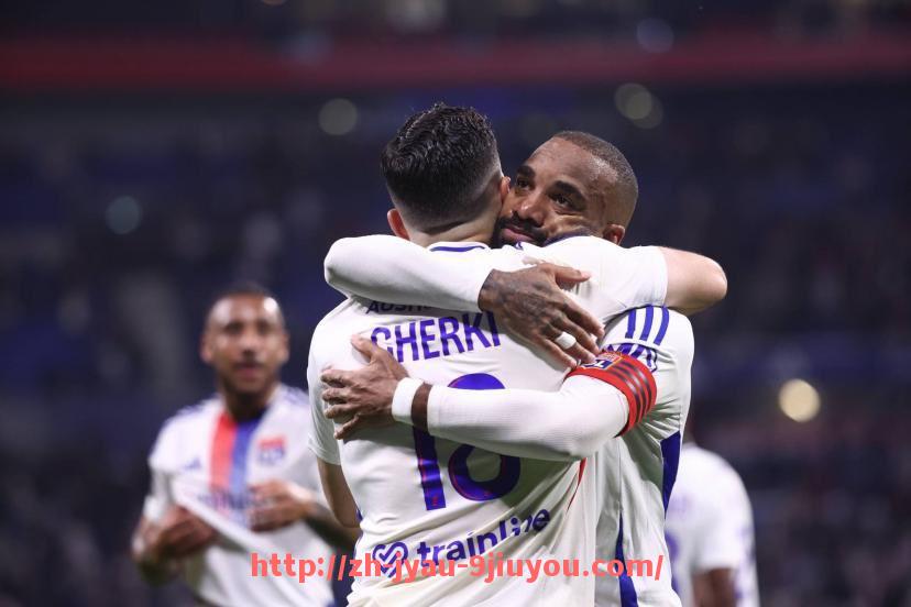 jiuyou九游娱乐-欧冠足球宝贝及其赛场助威文化介绍