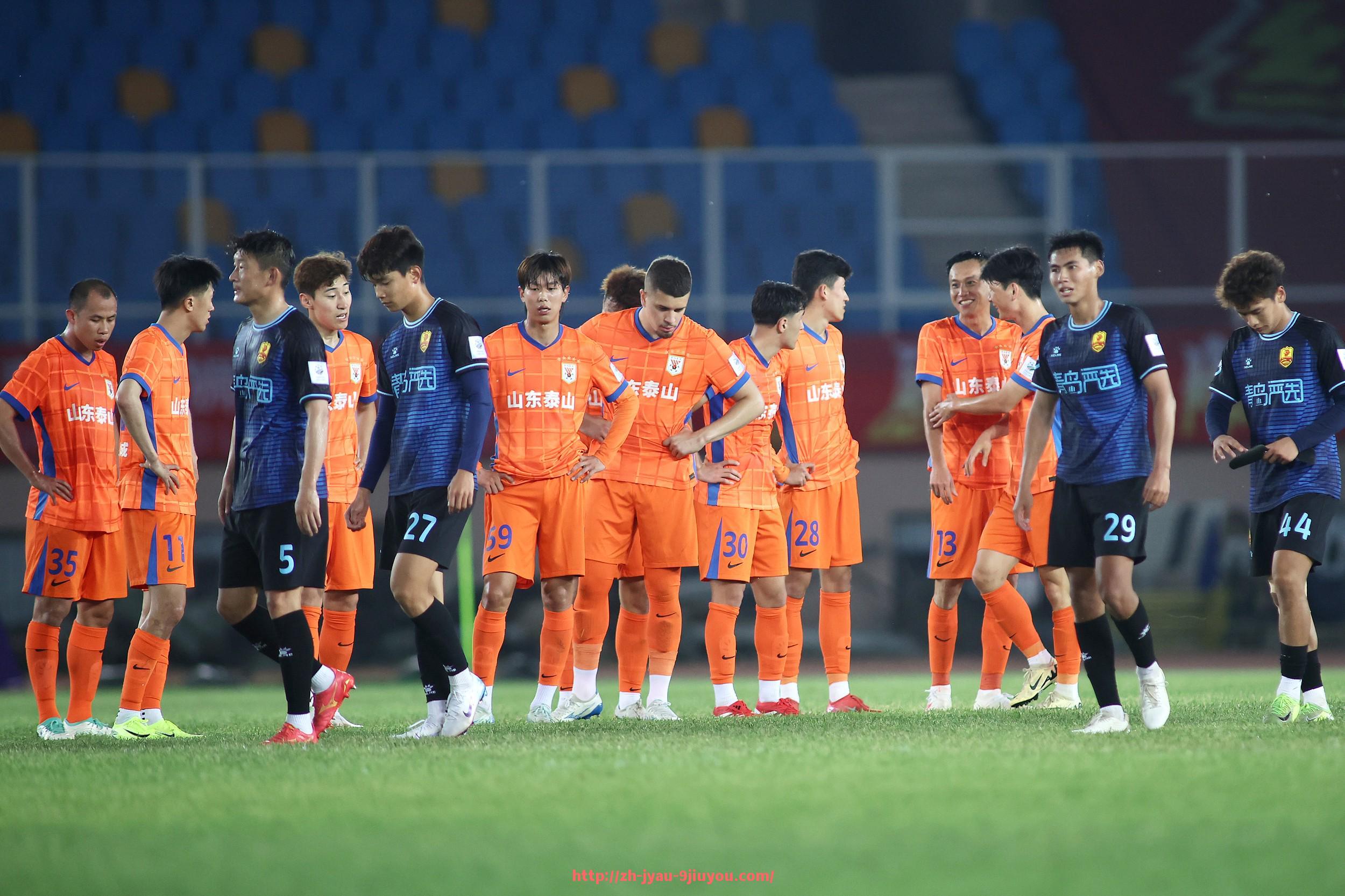 jiuyou九游娱乐-英超球衣胸口出现的大黄蜂图案含义详解